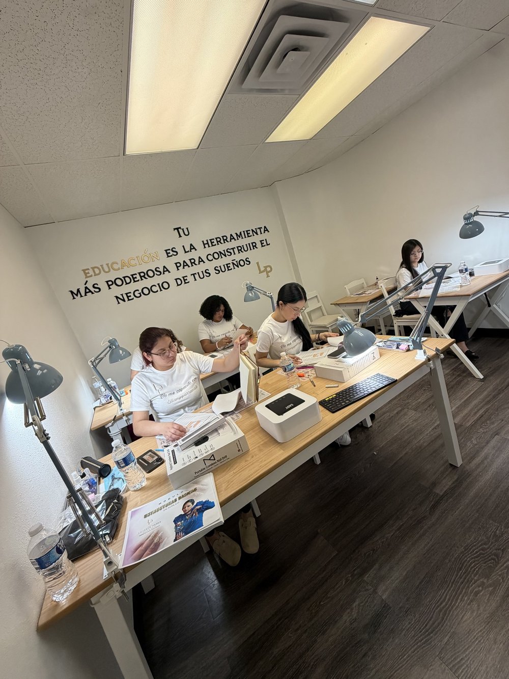 Curso en sesión en el estudio de Lilianys Parra
